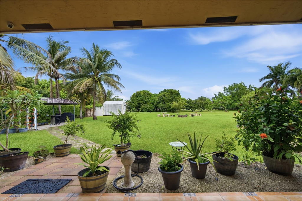 Real estate property located at 16933 215th Ter, Miami-dade, South Kendall Estates, Miami, FL