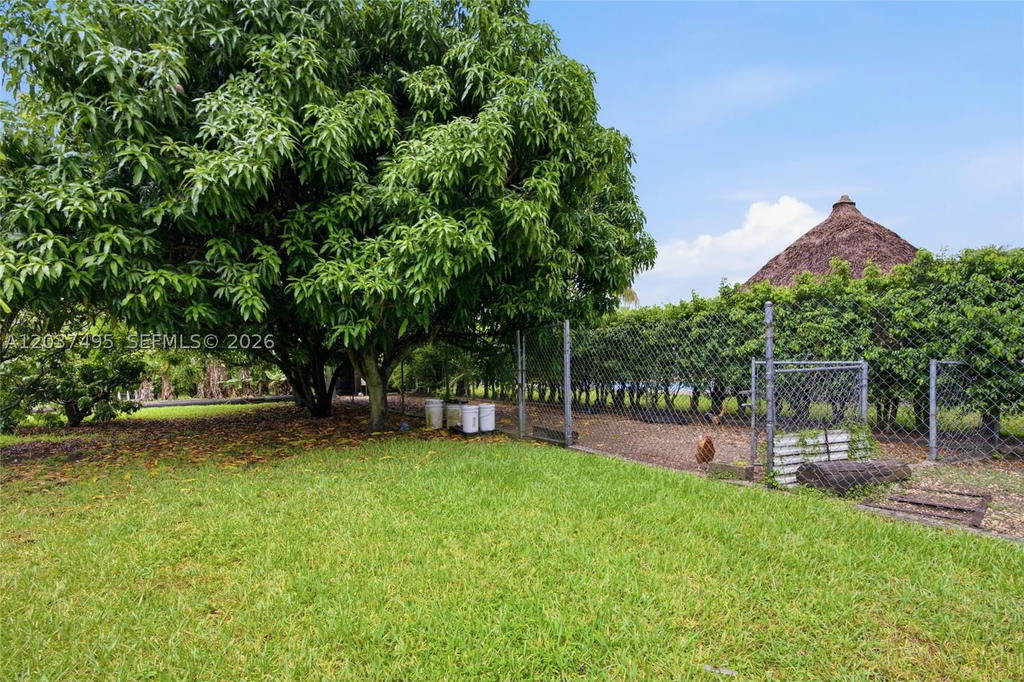 Real estate property located at 16933 215th Ter, Miami-dade, South Kendall Estates, Miami, FL