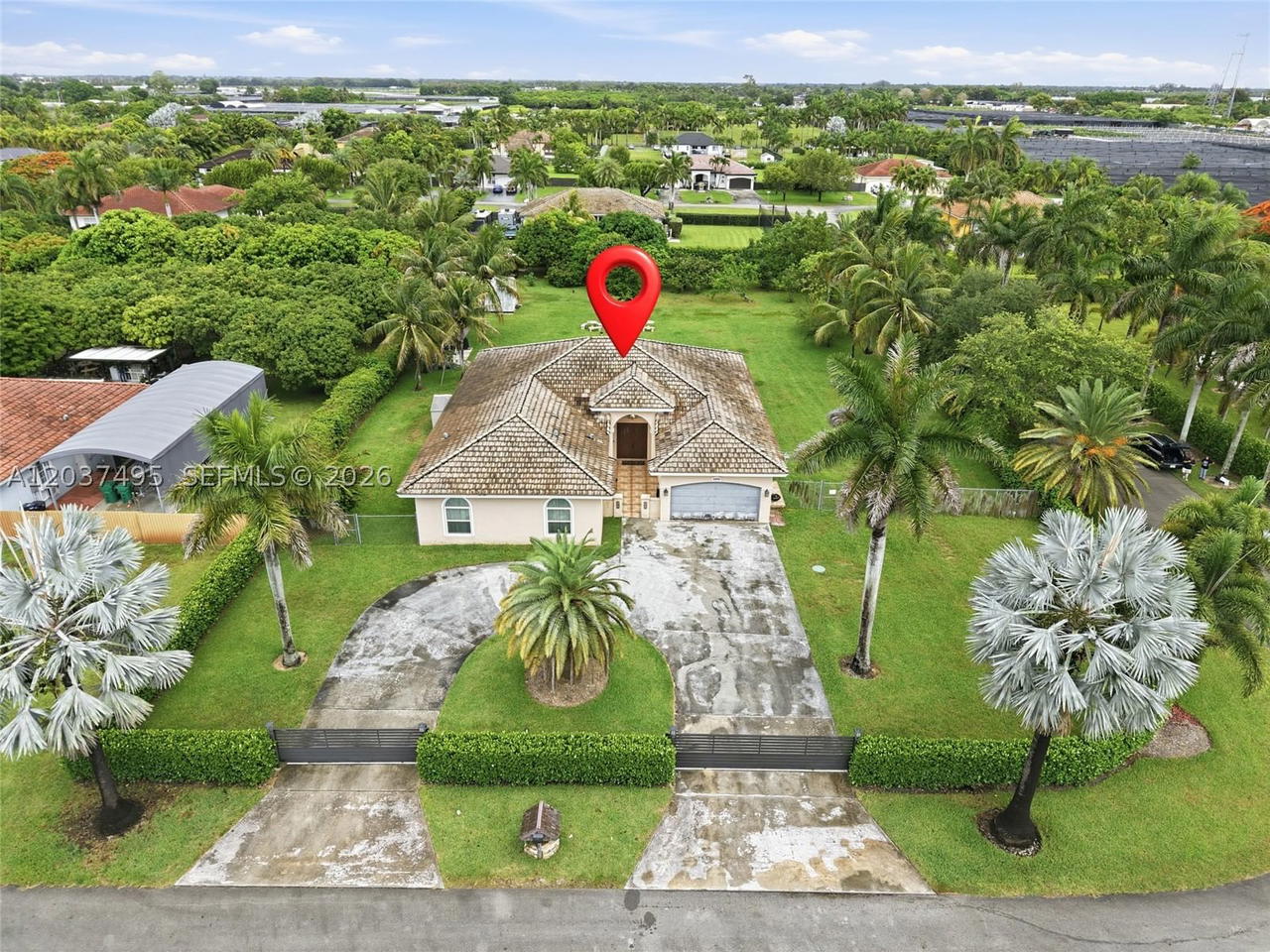 Real estate property located at 16933 215th Ter, Miami-dade, South Kendall Estates, Miami, FL