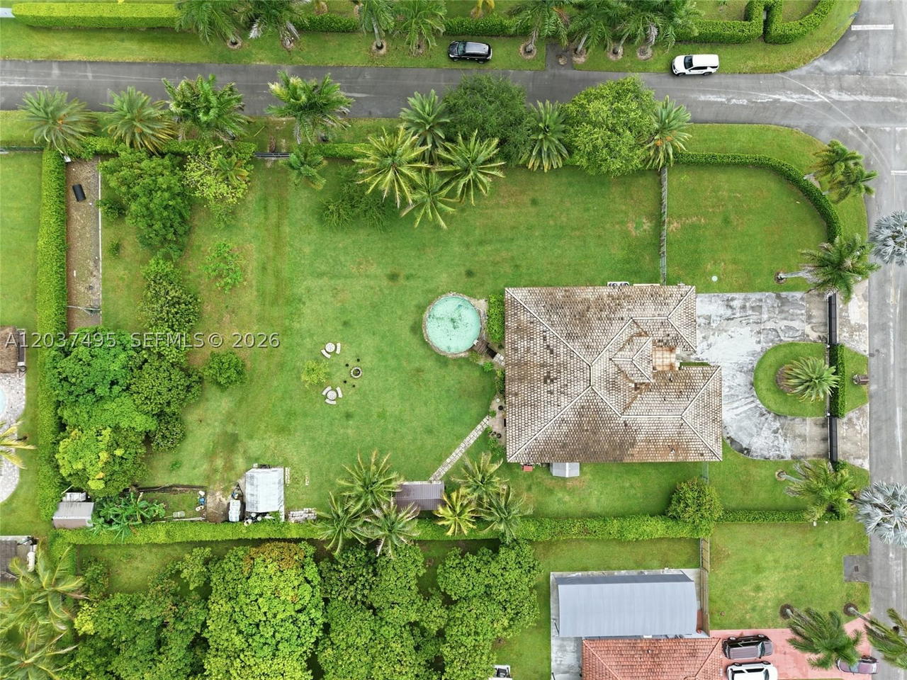 Real estate property located at 16933 215th Ter, Miami-dade, South Kendall Estates, Miami, FL
