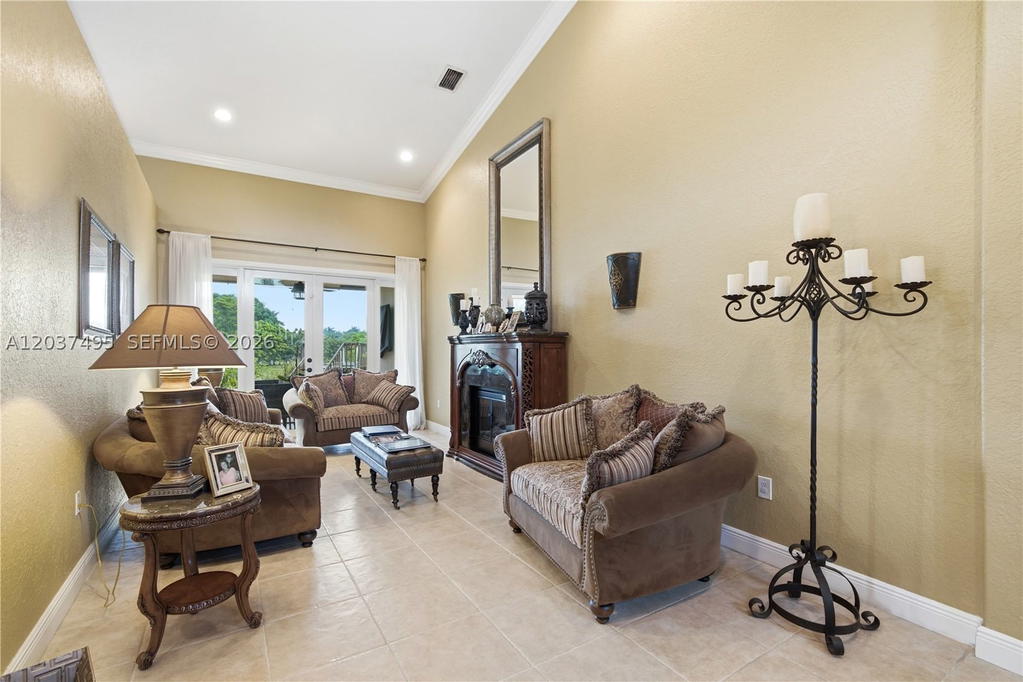 Real estate property located at 16933 215th Ter, Miami-dade, South Kendall Estates, Miami, FL