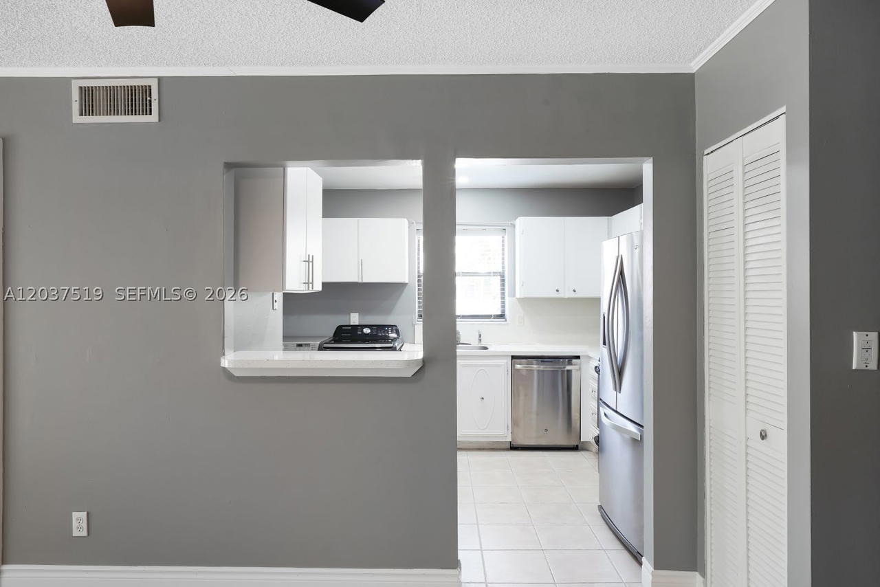 Real estate property located at 301 Pine Island Rd #165, Broward, Raintree Forest Condo, Plantation, FL