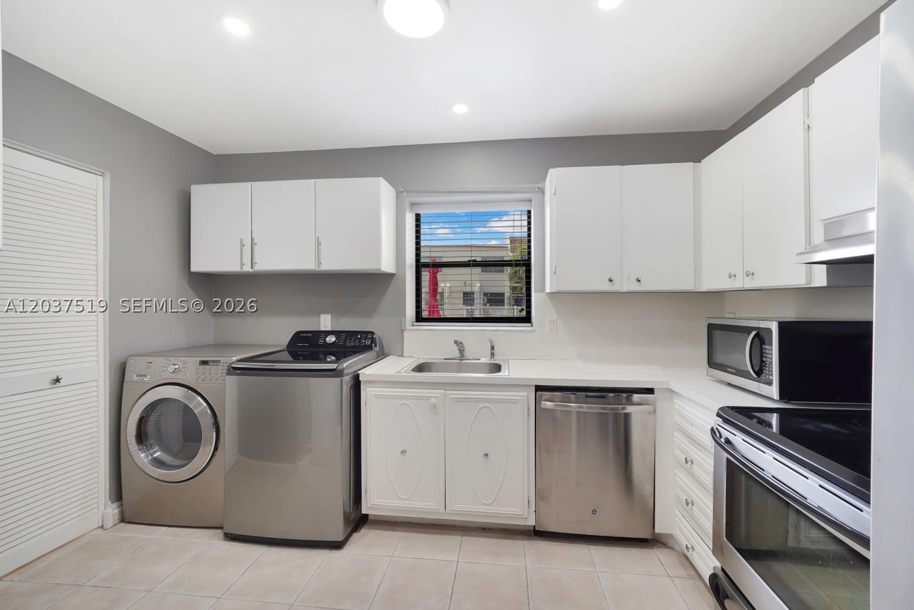 Real estate property located at 301 Pine Island Rd #165, Broward, Raintree Forest Condo, Plantation, FL