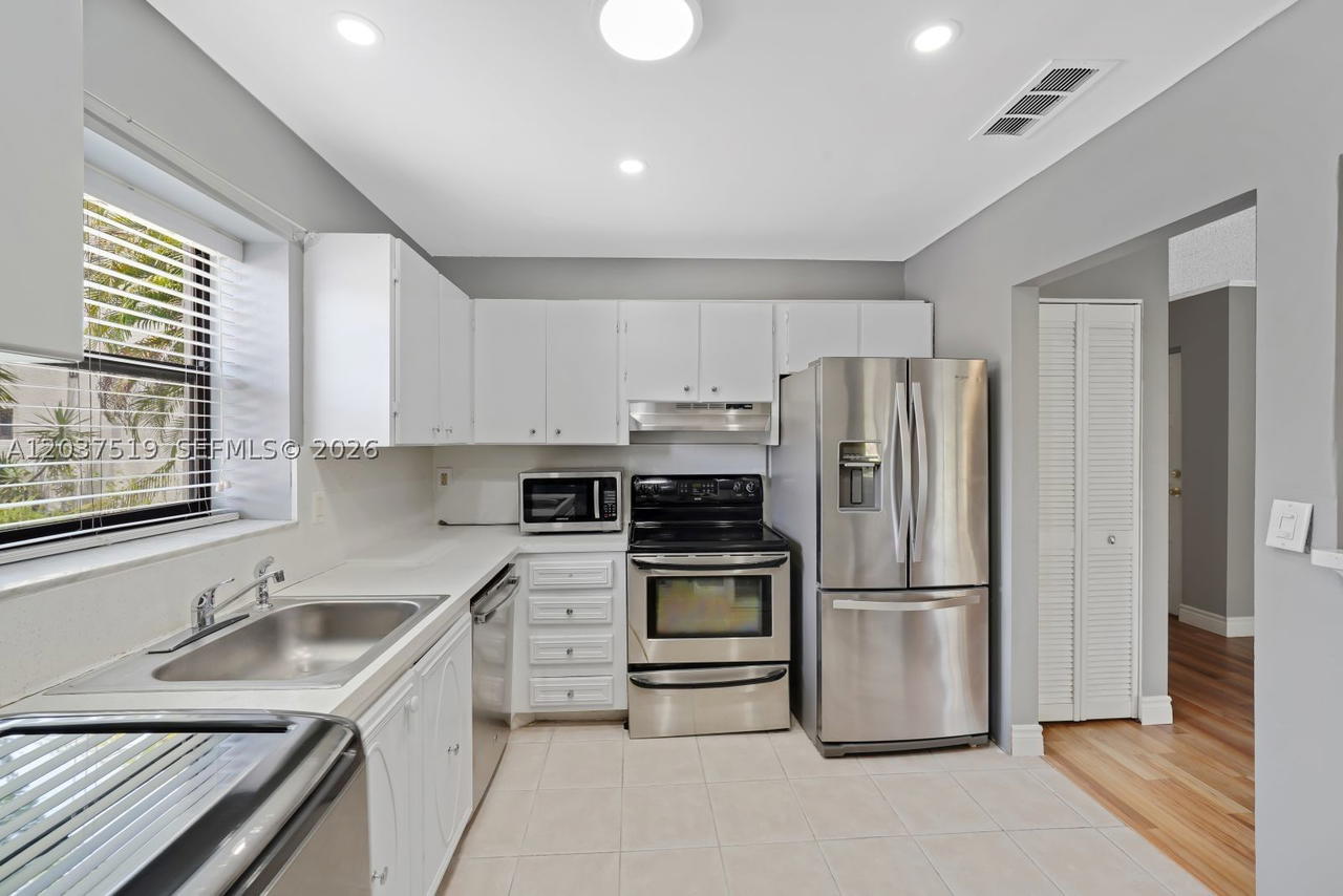 Real estate property located at 301 Pine Island Rd #165, Broward, Raintree Forest Condo, Plantation, FL