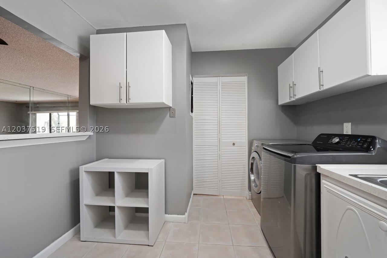 Real estate property located at 301 Pine Island Rd #165, Broward, Raintree Forest Condo, Plantation, FL