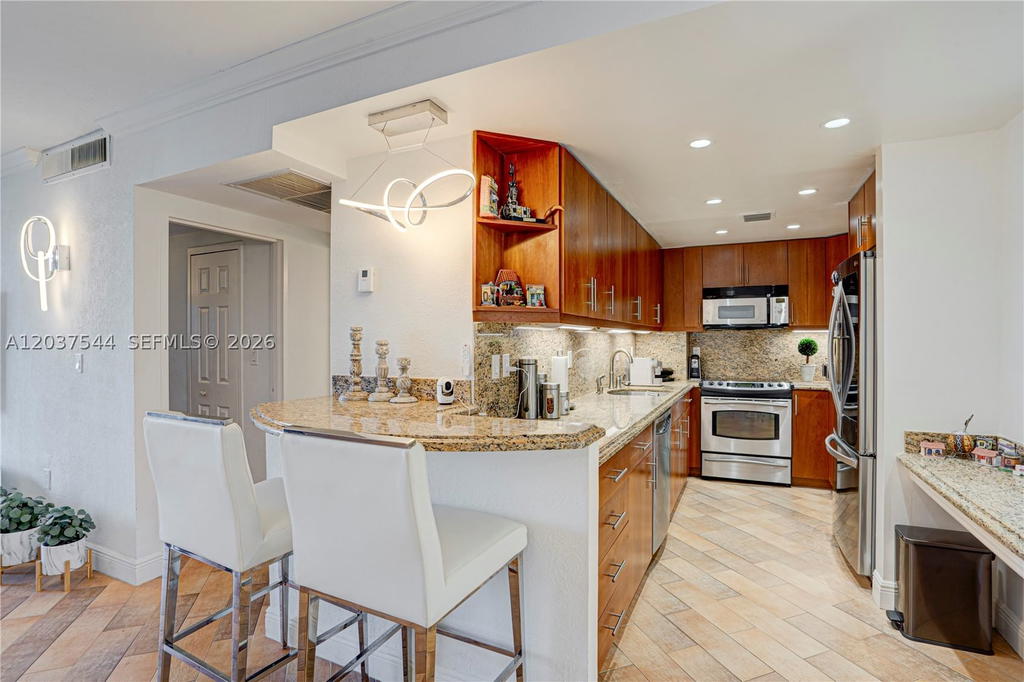 Real estate property located at 10350 Bay Harbor Dr #4T, Miami-dade, Island Pointe Condo, Bay Harbor Islands, FL