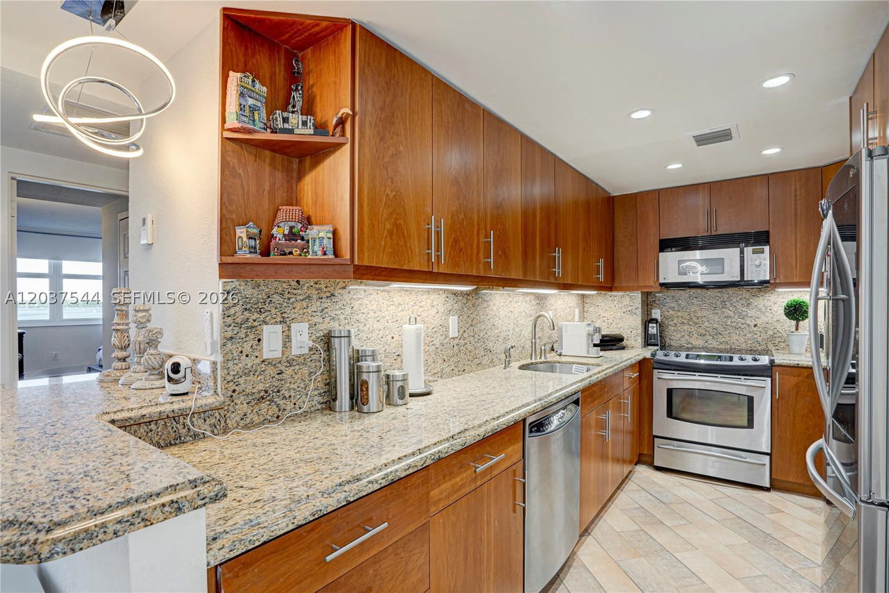 Real estate property located at 10350 Bay Harbor Dr #4T, Miami-dade, Island Pointe Condo, Bay Harbor Islands, FL