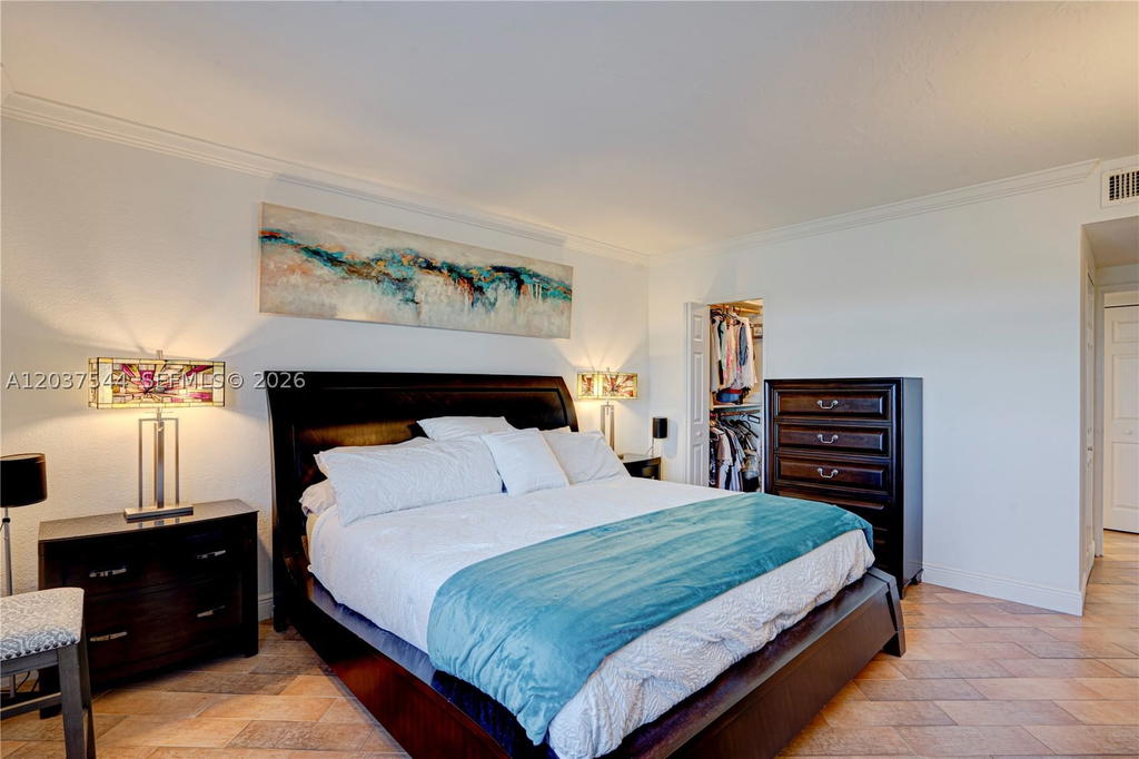 Real estate property located at 10350 Bay Harbor Dr #4T, Miami-dade, Island Pointe Condo, Bay Harbor Islands, FL