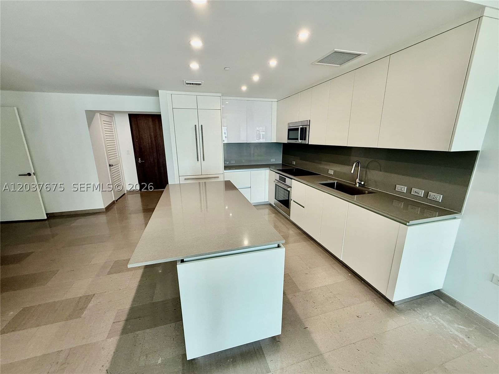 Real estate property located at 68 6th St #2707, Miami-dade, Reach Condo, Miami, FL