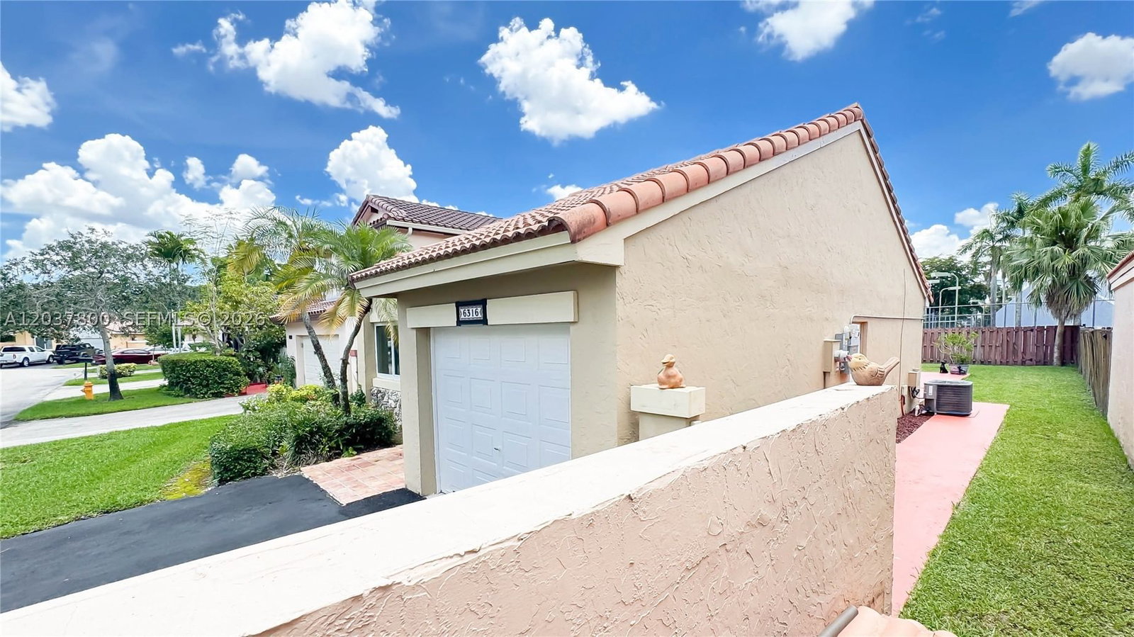 Real estate property located at 6316 173rd St, Miami-dade, The Moors Cluster Homes, Hialeah, FL