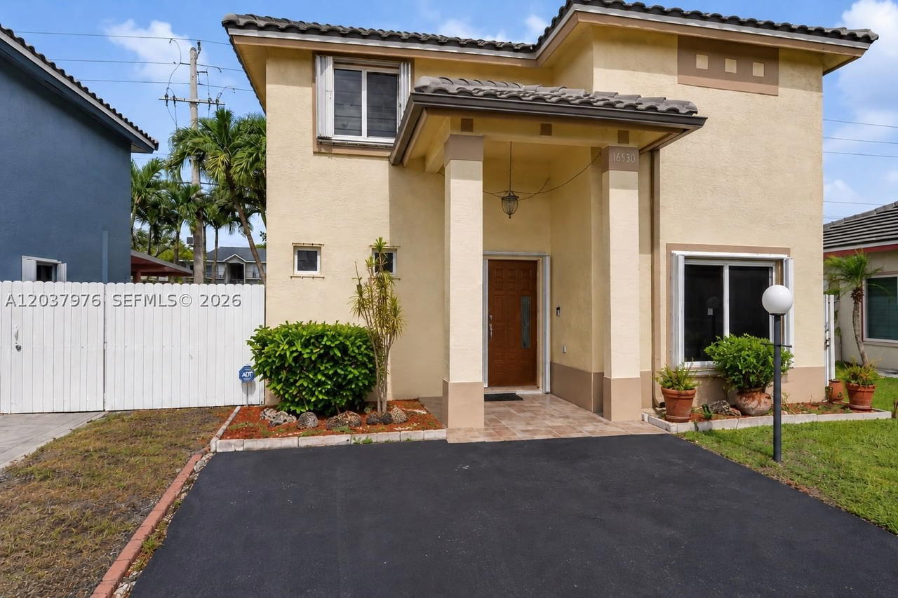 Real estate property located at 18536 56th Pl, Miami-dade, Monterrey 6th Addn, Miami Gardens, FL