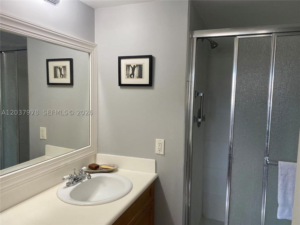 Real estate property located at 8861 Sunrise Lakes Blvd #311, Broward, Sunrise Lakes 83 Condo, Sunrise, FL