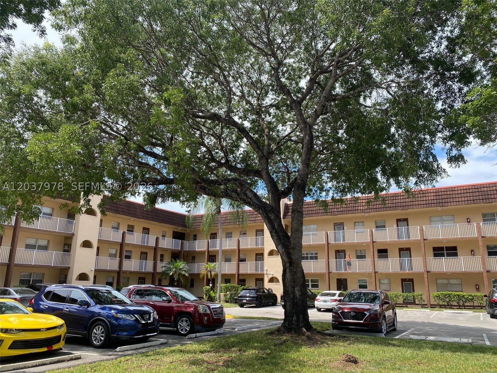 Real estate property located at 8861 Sunrise Lakes Blvd #311, Broward, Sunrise Lakes 83 Condo, Sunrise, FL
