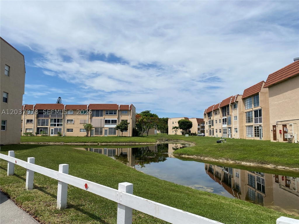 Real estate property located at 8861 Sunrise Lakes Blvd #311, Broward, Sunrise Lakes 83 Condo, Sunrise, FL