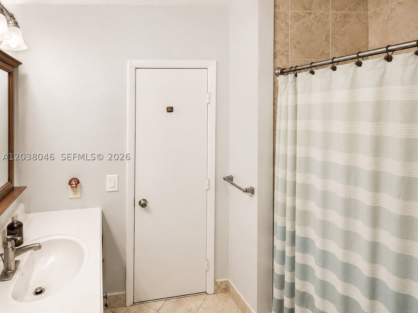 Real estate property located at 13870 Magnolia Ct, Broward, Shenandoah Section One, Davie, FL