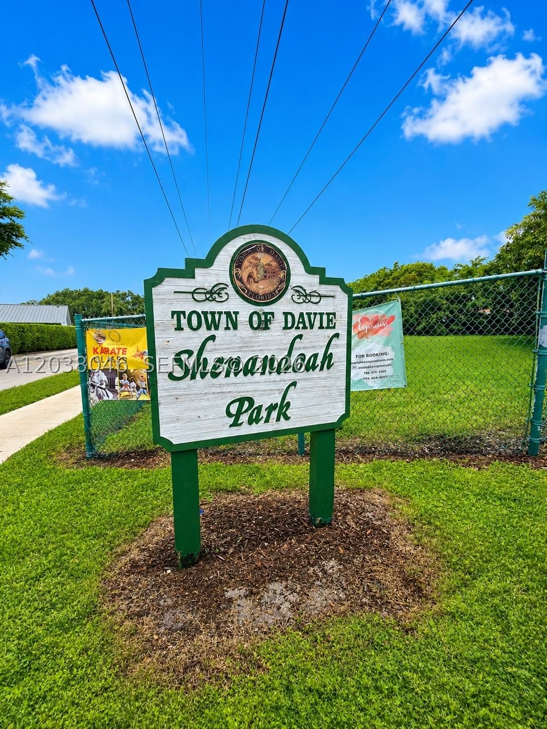 Real estate property located at 13870 Magnolia Ct, Broward, Shenandoah Section One, Davie, FL