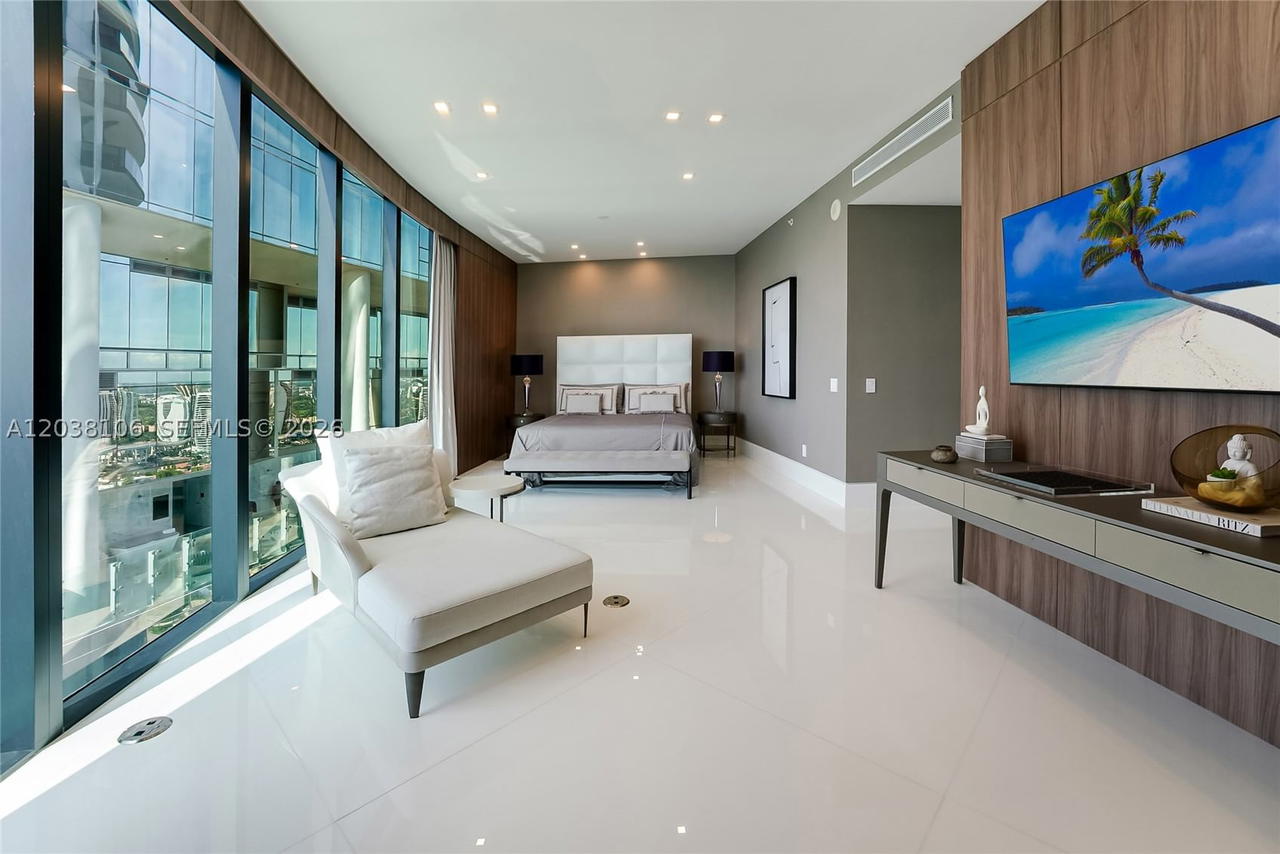 Real estate property located at 18555 Collins Ave #3301, Miami-dade, 18555 Collins Avenue Cond, Sunny Isles Beach, FL