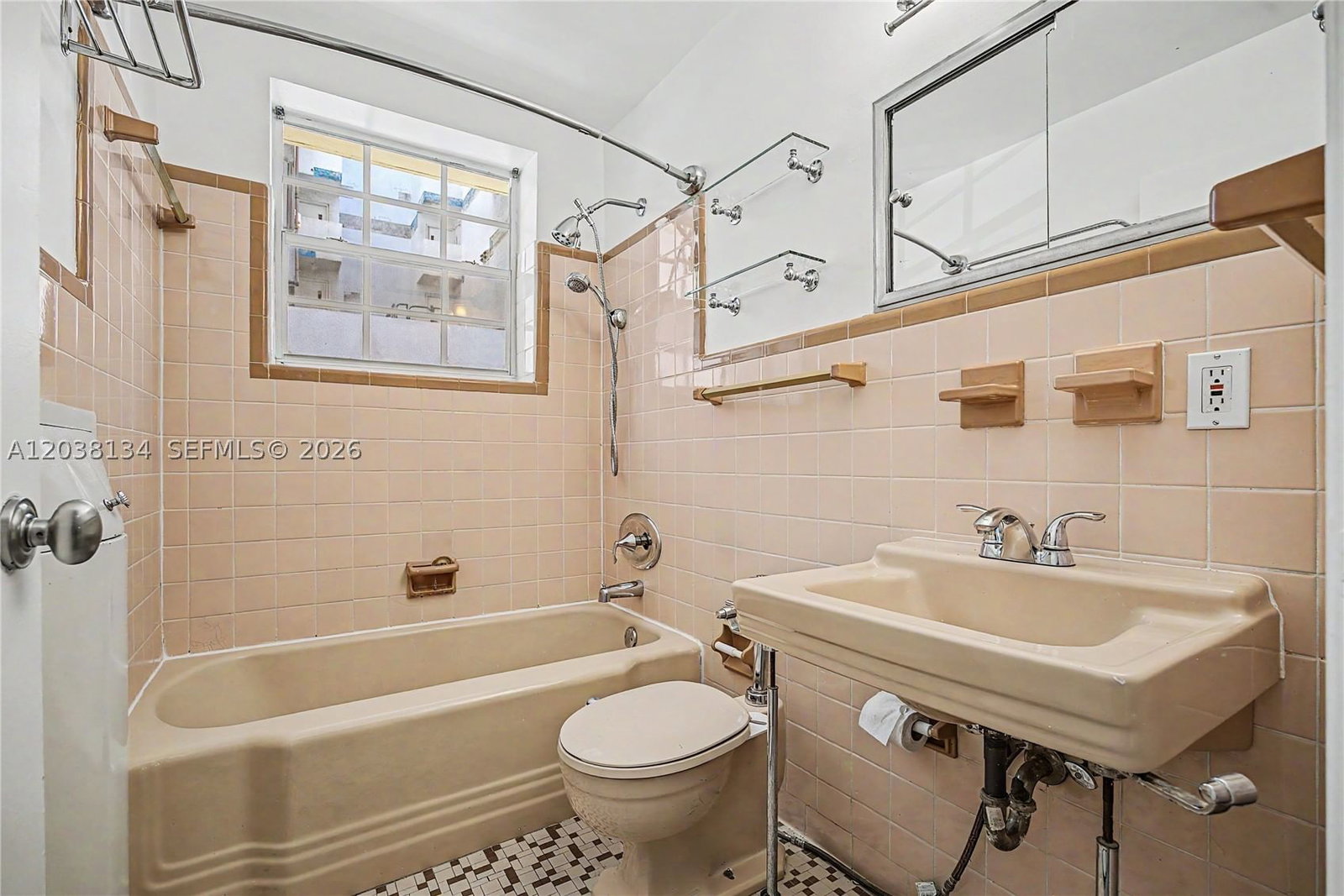 Real estate property located at 1751 Washington Ave #1F, Miami-dade, Washington Park Condo, Miami Beach, FL