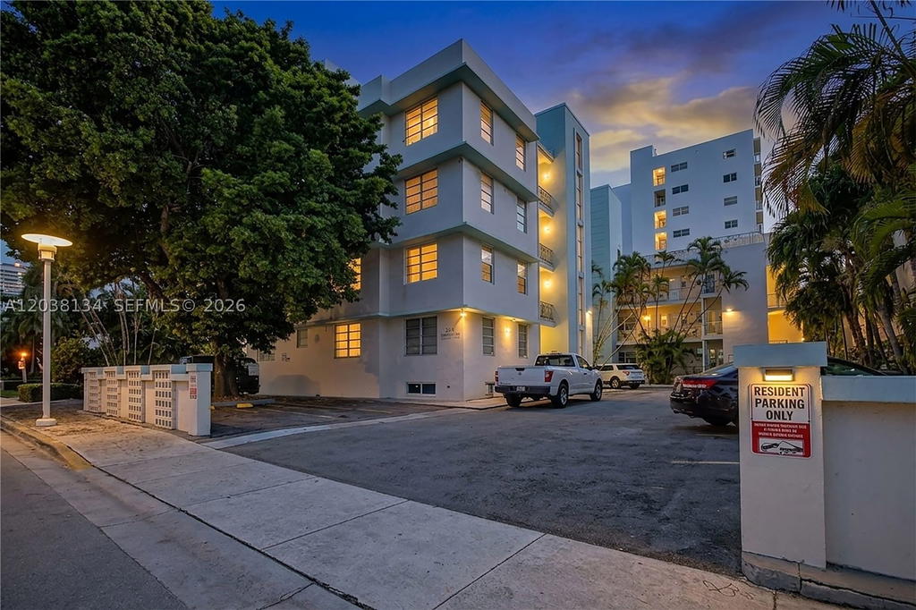 Real estate property located at 1751 Washington Ave #1F, Miami-dade, Washington Park Condo, Miami Beach, FL