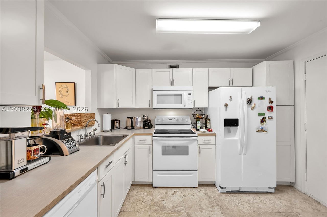 Real estate property located at 1020 Meridian Ave #715, Miami-dade, Admiral Towers Condo, Miami Beach, FL