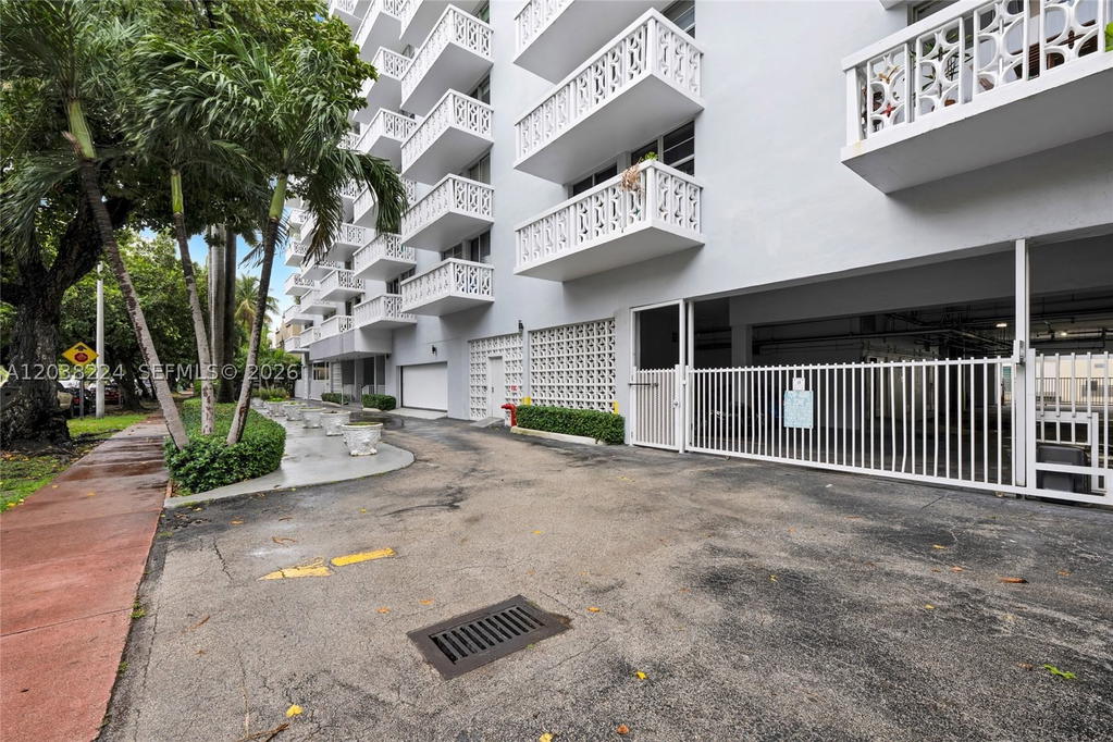 Real estate property located at 1020 Meridian Ave #715, Miami-dade, Admiral Towers Condo, Miami Beach, FL
