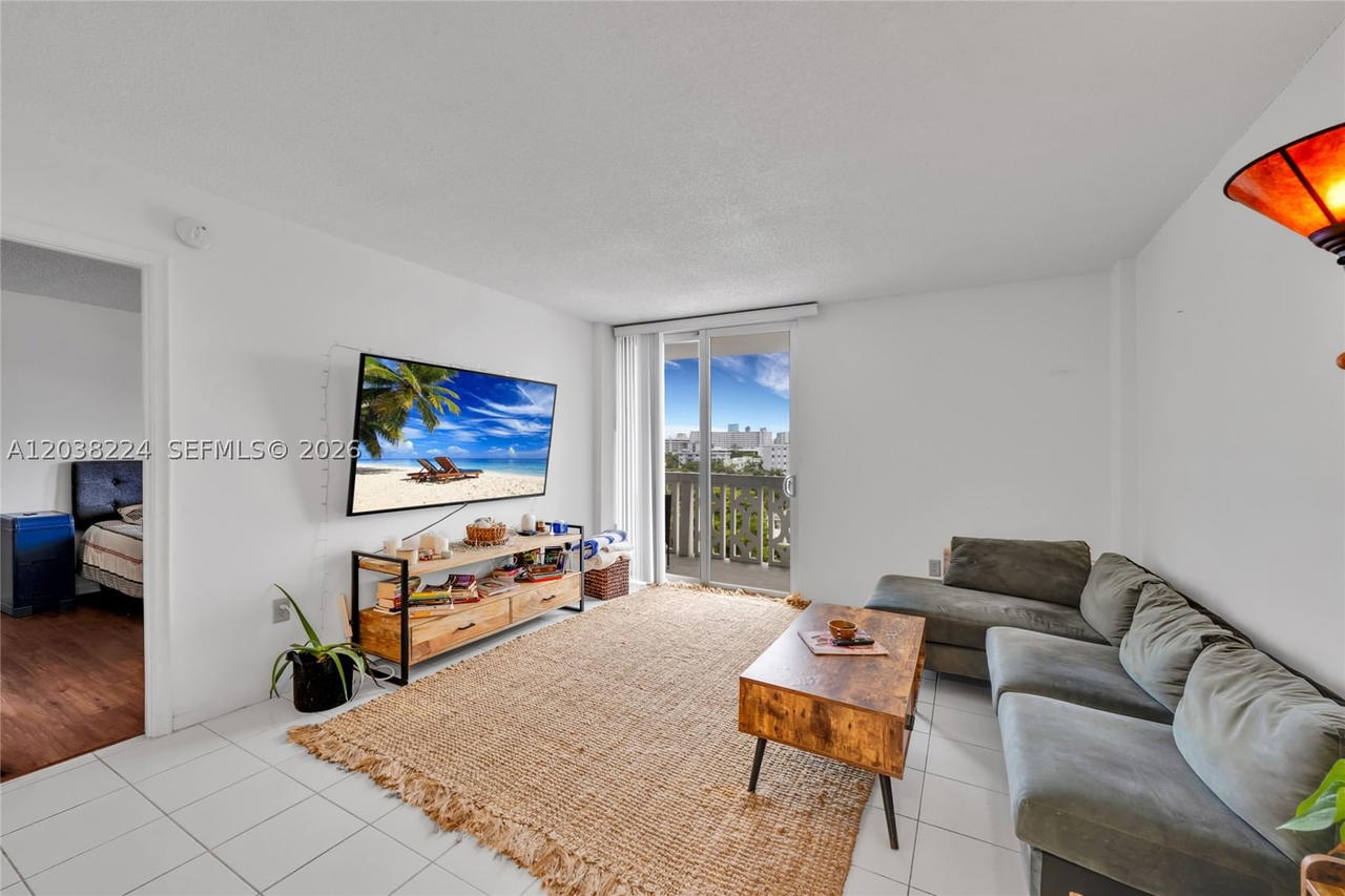 Real estate property located at 1020 Meridian Ave #715, Miami-dade, Admiral Towers Condo, Miami Beach, FL