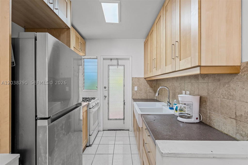 Real estate property located at 7840 Harding Ave #3, Miami-dade, American Gardens Condo, Miami Beach, FL