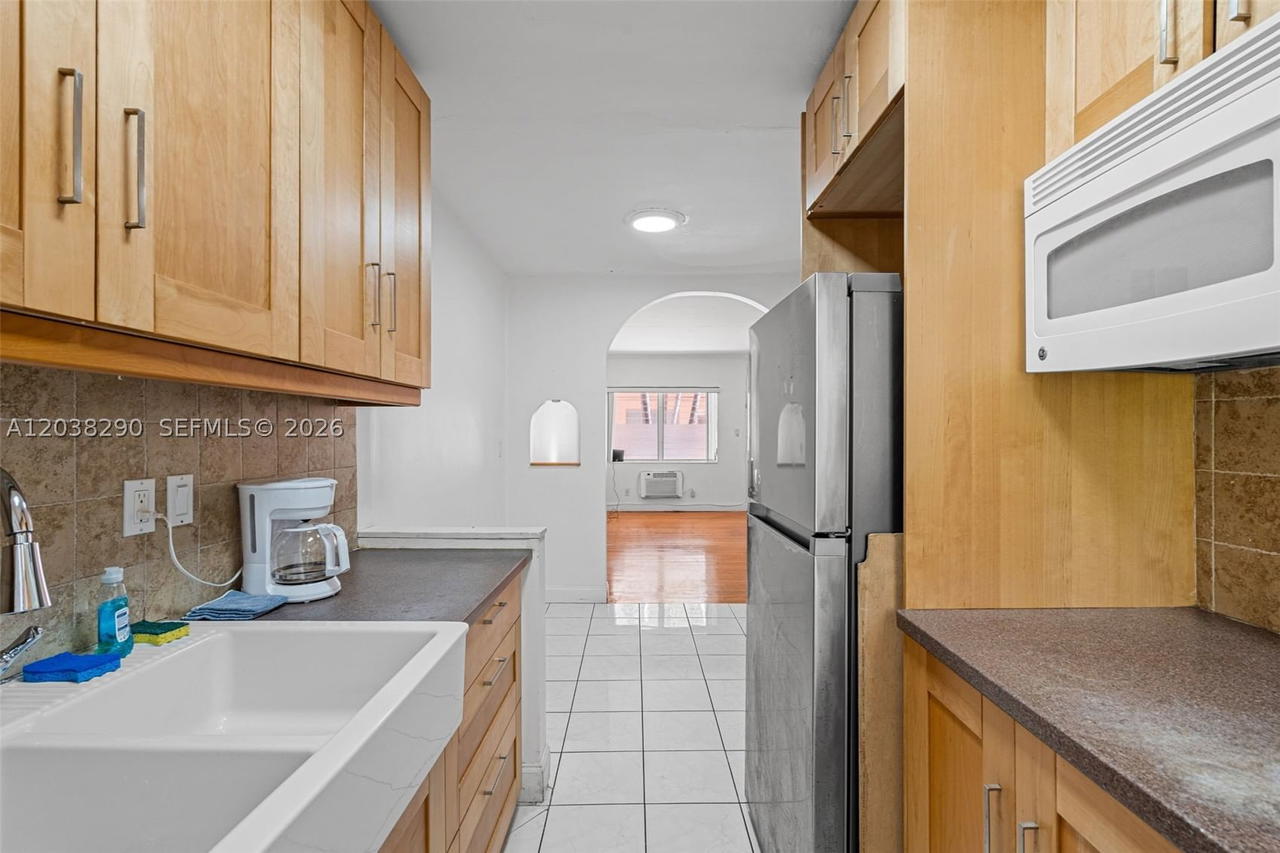 Real estate property located at 7840 Harding Ave #3, Miami-dade, American Gardens Condo, Miami Beach, FL