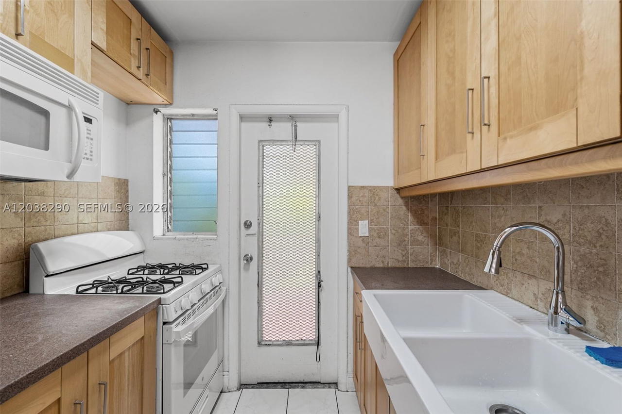 Real estate property located at 7840 Harding Ave #3, Miami-dade, American Gardens Condo, Miami Beach, FL