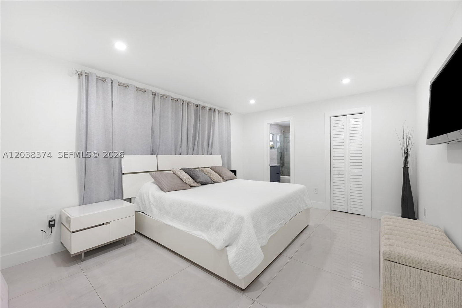 Real estate property located at 9724 4th Terrace, Miami-dade, West Gdn 1st Addn Sec 2, Miami, FL