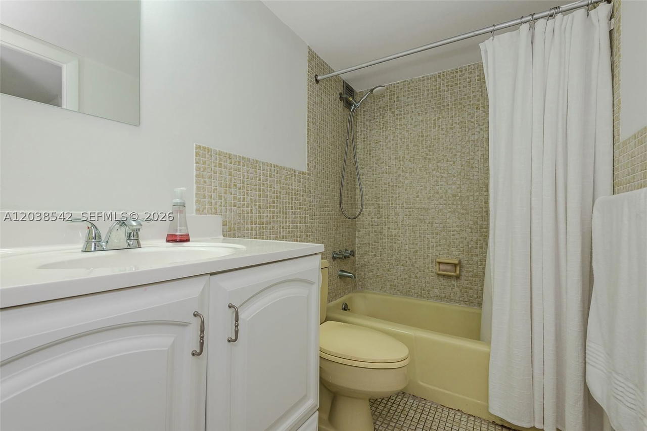 Real estate property located at 401 Ocean Dr #810, Miami-dade, The Presidential Condo, Miami Beach, FL