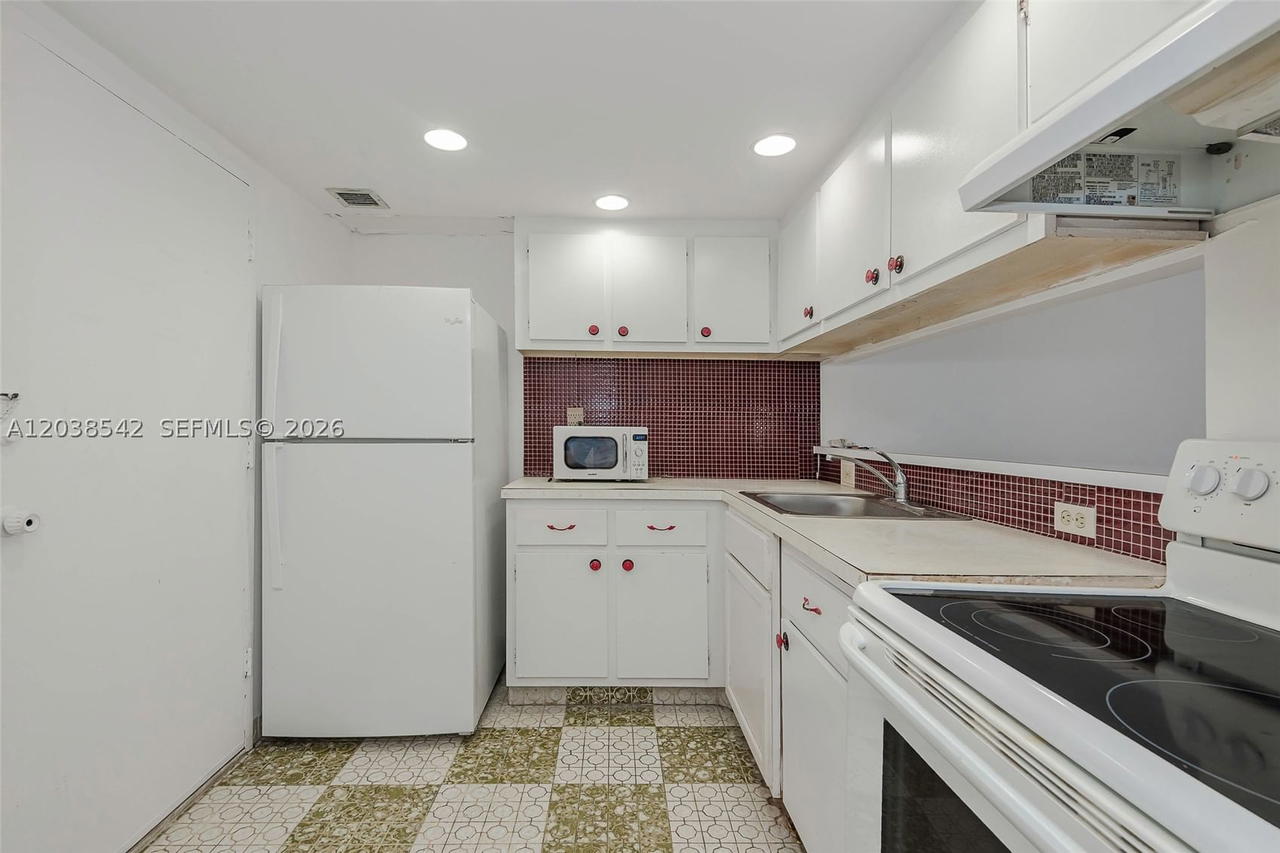 Real estate property located at 401 Ocean Dr #810, Miami-dade, The Presidential Condo, Miami Beach, FL