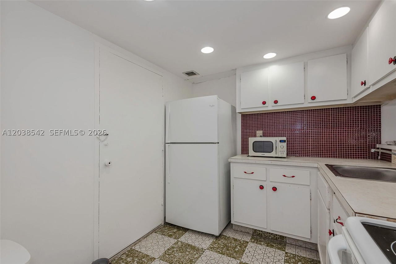 Real estate property located at 401 Ocean Dr #810, Miami-dade, The Presidential Condo, Miami Beach, FL