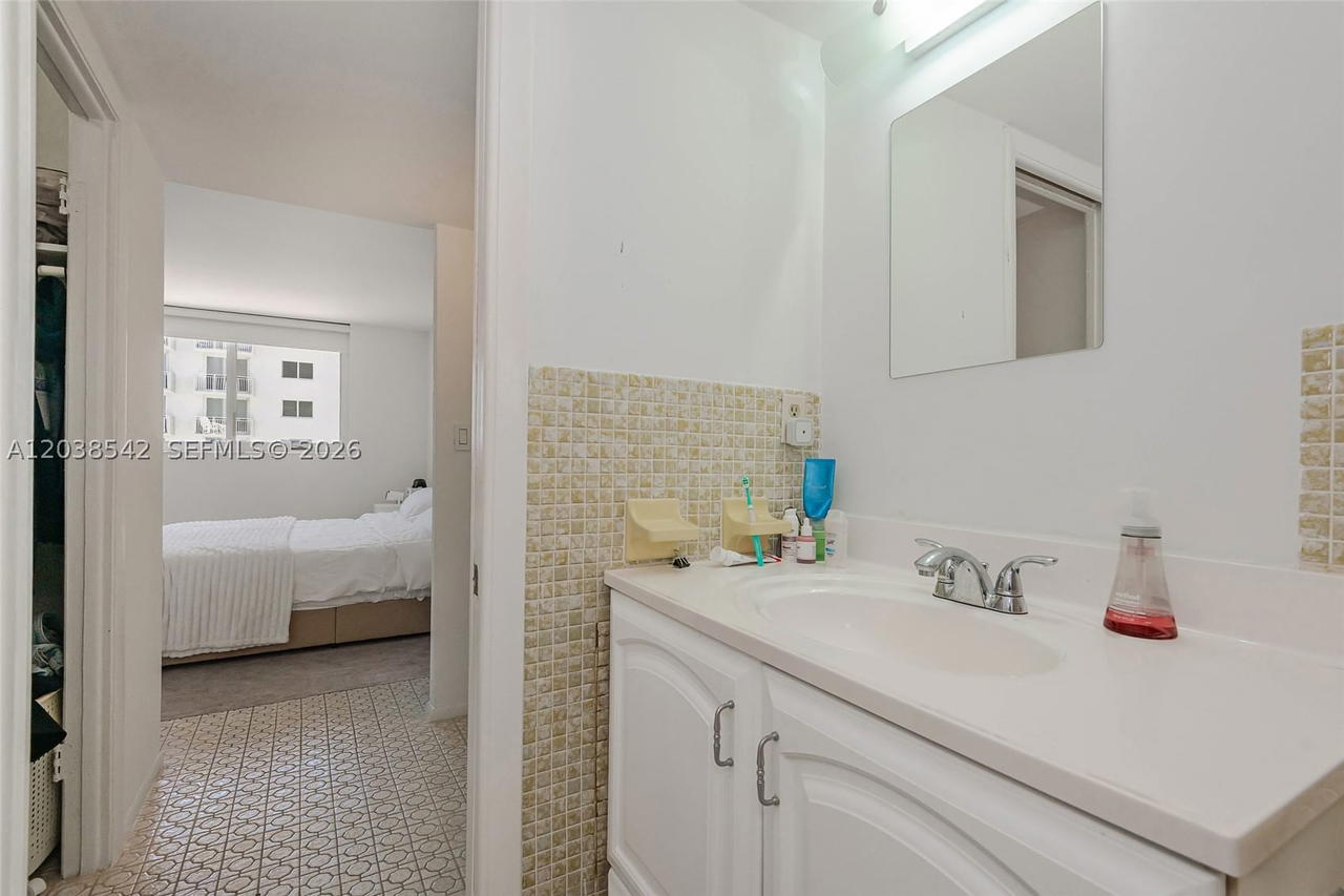 Real estate property located at 401 Ocean Dr #810, Miami-dade, The Presidential Condo, Miami Beach, FL