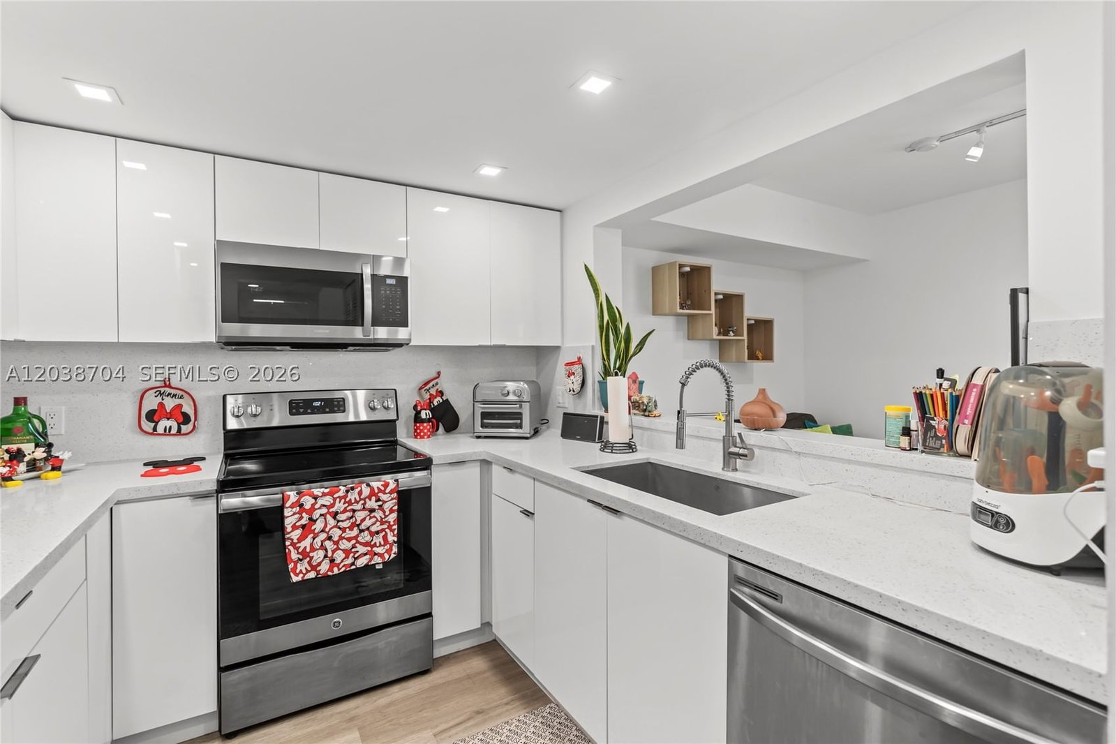 Real estate property located at 2055 122nd Ave #326, Miami-dade, International Towers Cond, Miami, FL