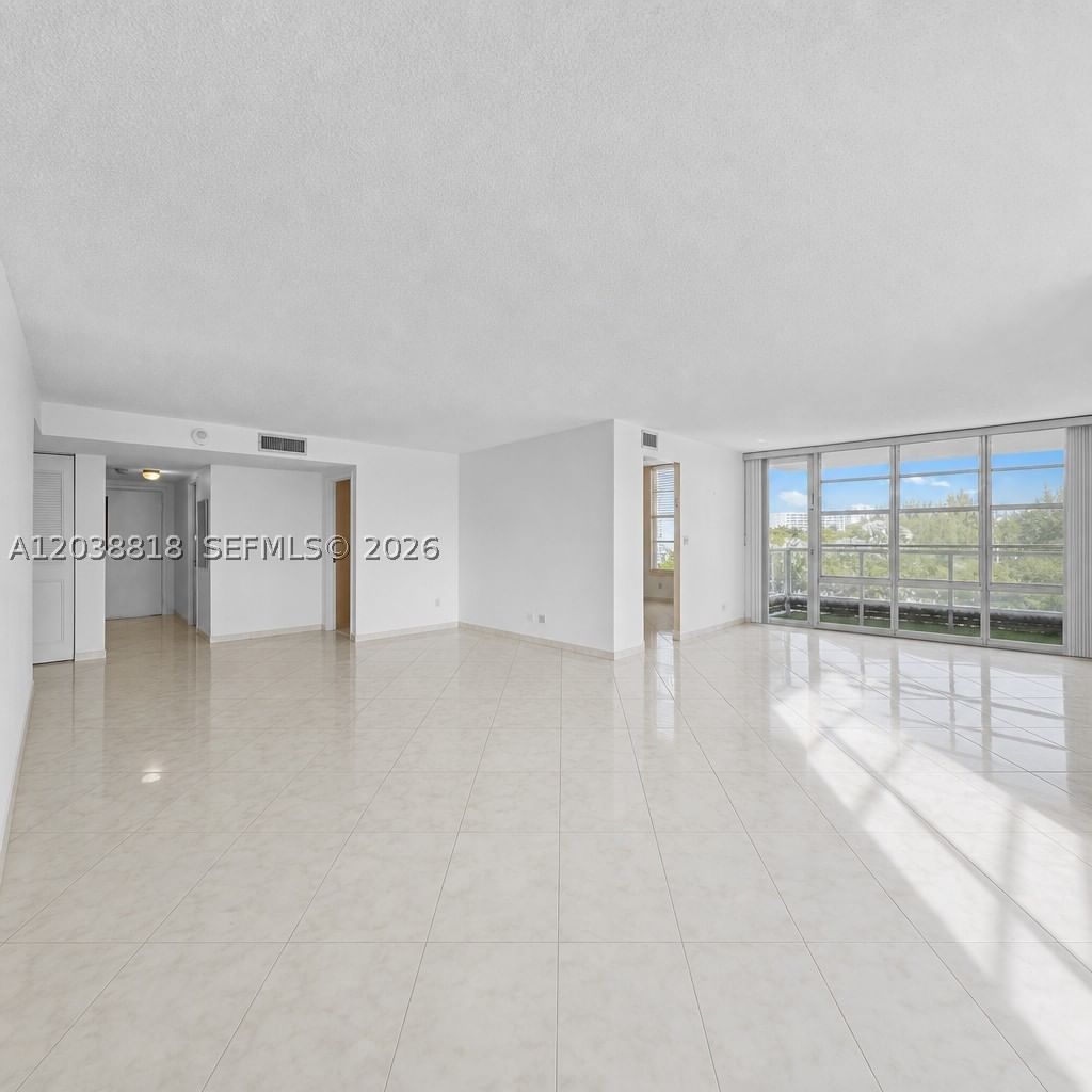 Real estate property located at 230 174th St #404, Miami-dade, Winston Tower 300 Condo, Sunny Isles Beach, FL