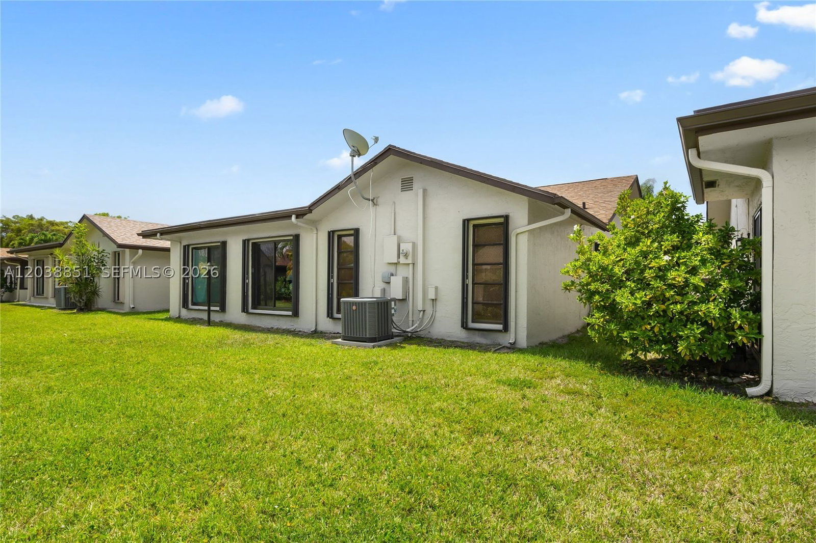 Real estate property located at 2065 17th Dr, Broward, Meadows Of Crystal Lake, Deerfield Beach, FL
