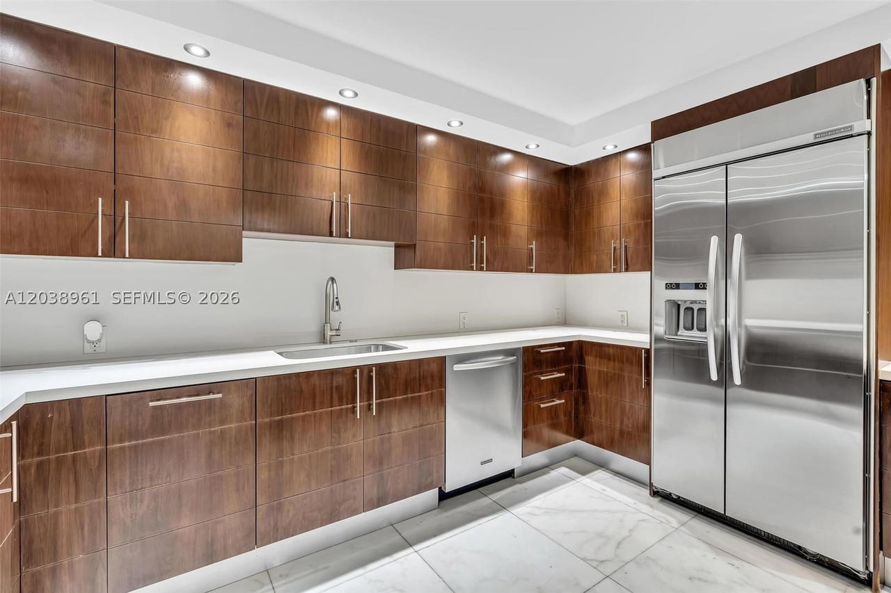 Real estate property located at 2 Grove Isle Dr B205, Miami-dade, Grove Isle Condo, Miami, FL