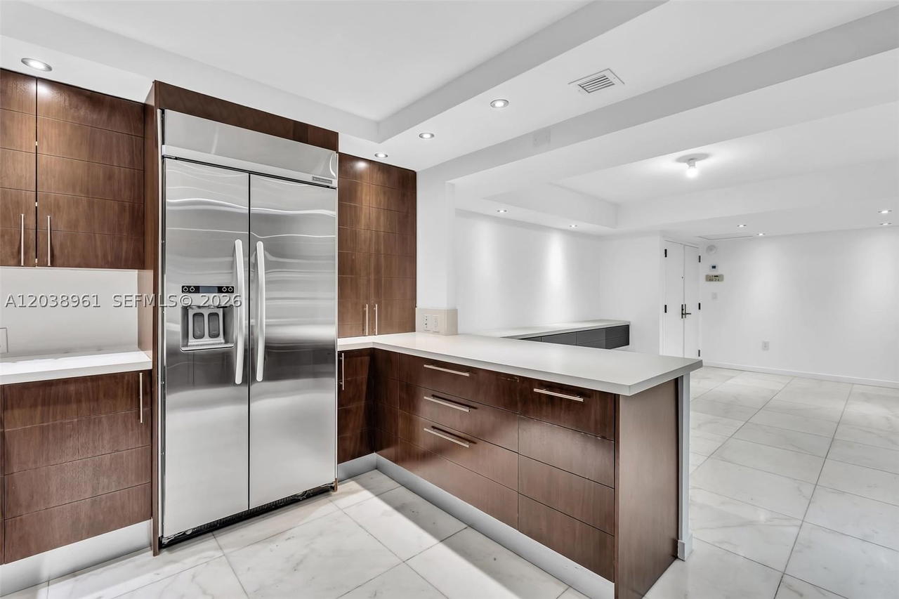 Real estate property located at 2 Grove Isle Dr B205, Miami-dade, Grove Isle Condo, Miami, FL