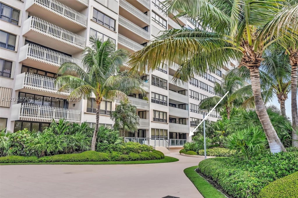 Real estate property located at 2 Grove Isle Dr B205, Miami-dade, Grove Isle Condo, Miami, FL