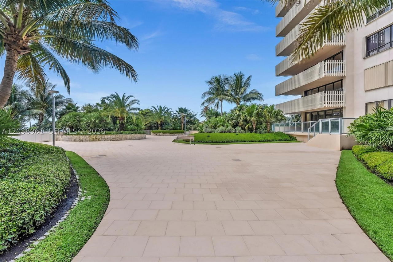 Real estate property located at 2 Grove Isle Dr B205, Miami-dade, Grove Isle Condo, Miami, FL