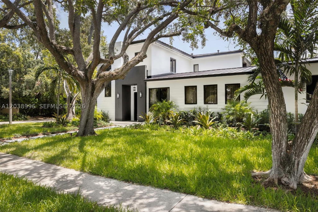 Real estate property located at 3303 Halissee St, Miami-dade, Natoma Manors, Coconut Grove, FL