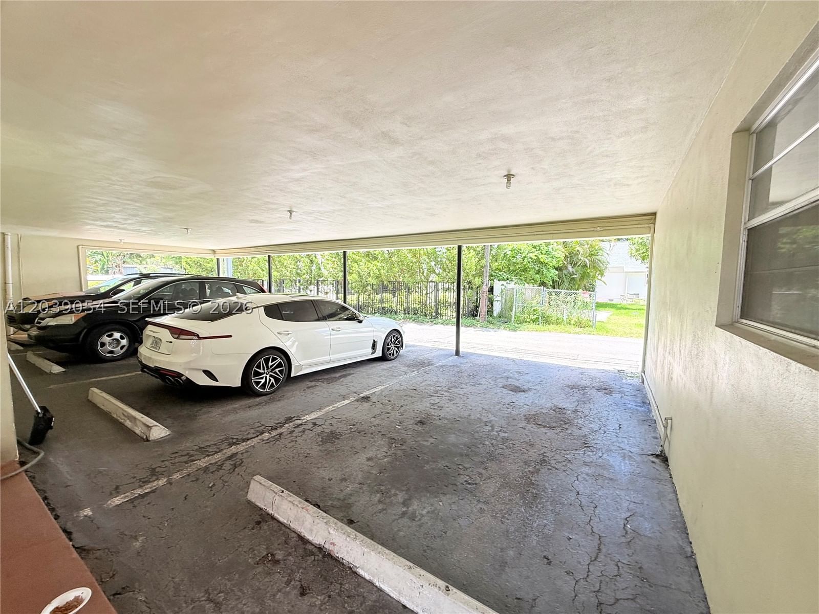 Real estate property located at 1722 Mayo St #105, Broward, Royal Terrace Condominium, Hollywood, FL