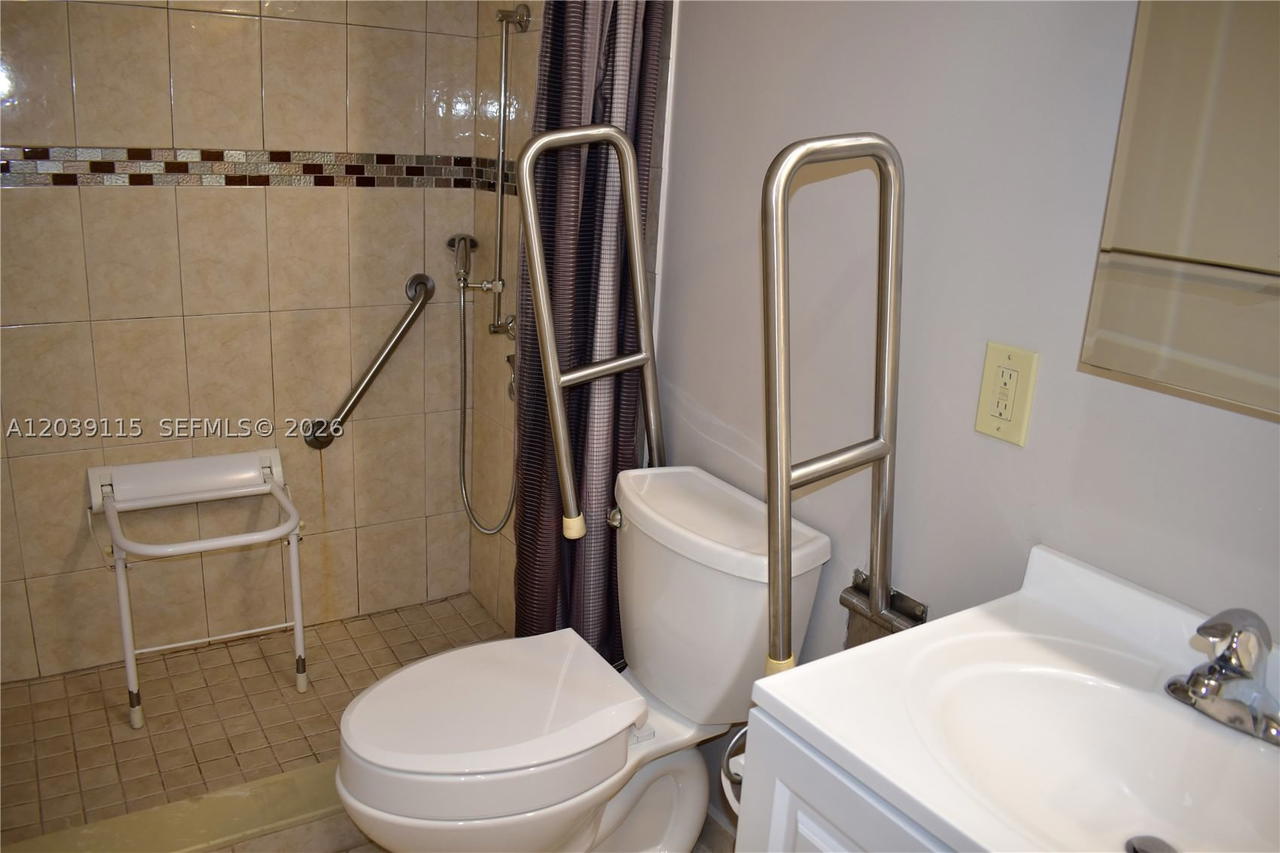 Real estate property located at 9300 Sunrise Lakes Blvd #208, Broward, Sunrise Lakes 93 Condo, Sunrise, FL