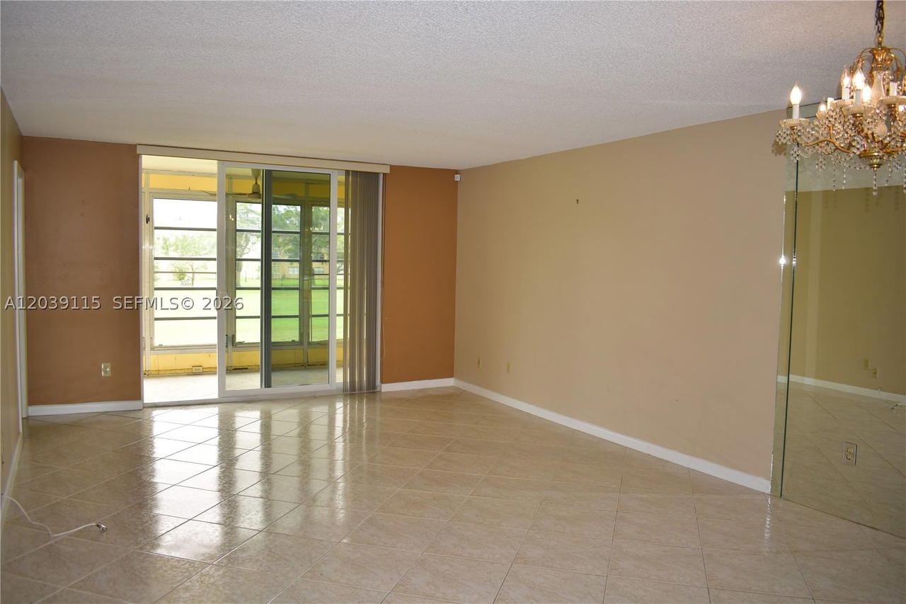 Real estate property located at 9300 Sunrise Lakes Blvd #208, Broward, Sunrise Lakes 93 Condo, Sunrise, FL
