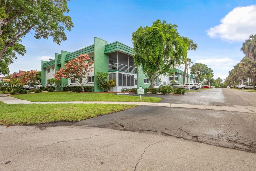 Real estate property located at 2271 48th Ter #112, Broward, Castle Apartments 8 Condo, Lauderhill, FL