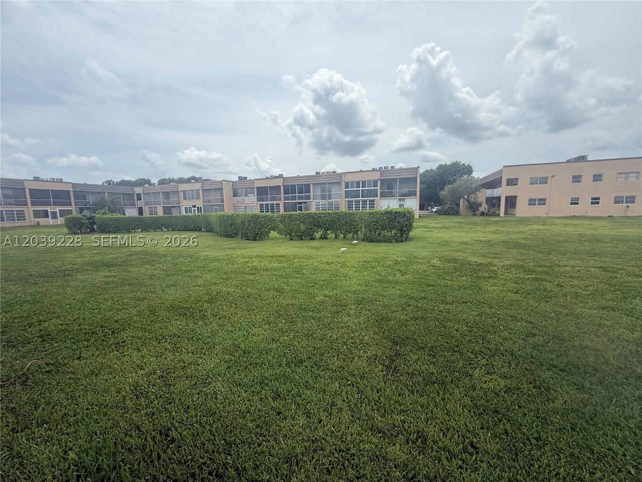 Real estate property located at 9081 Sunrise Lakes Blvd #108, Broward, Sunrise Lakes 111 Condo, Sunrise, FL