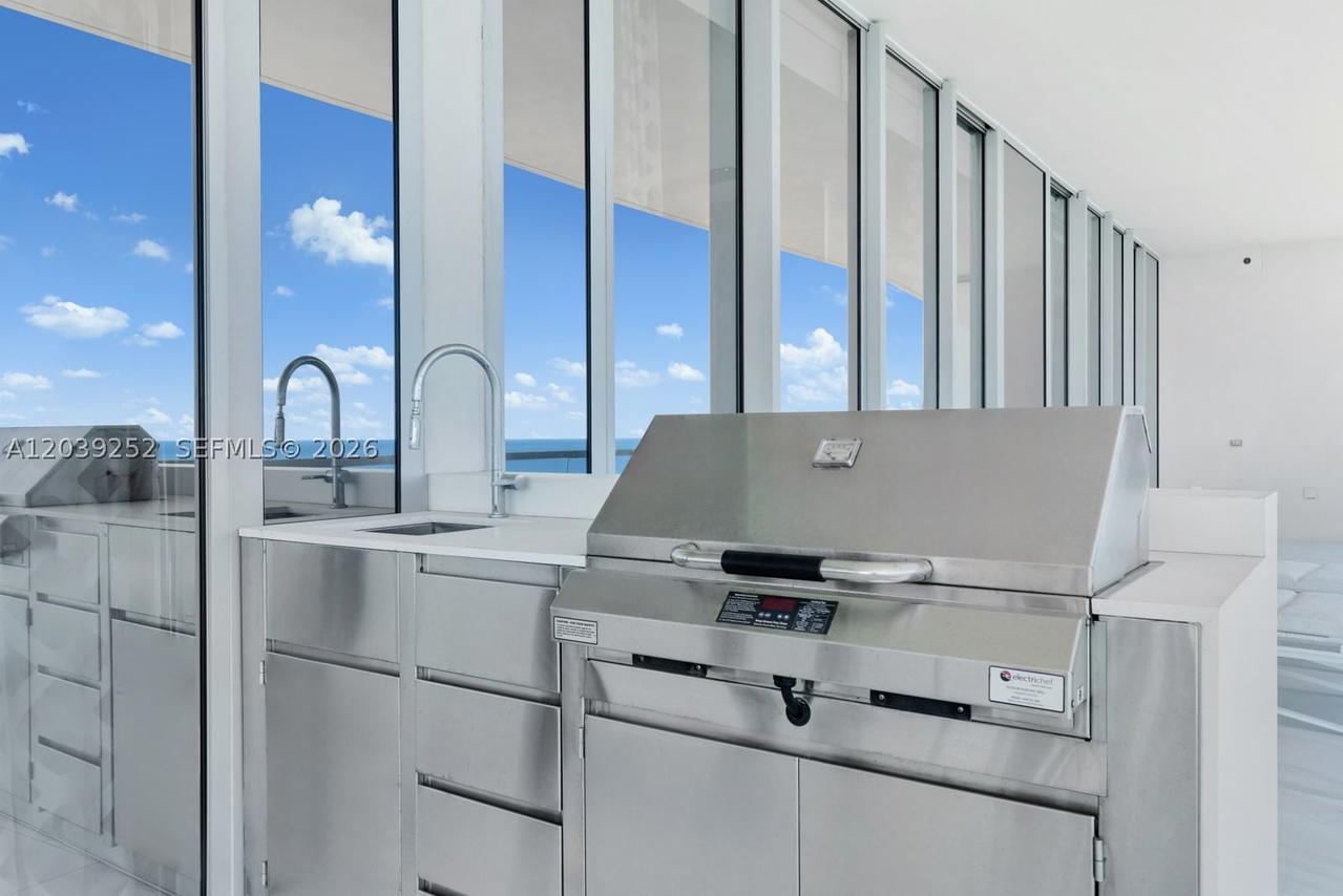 Real estate property located at 18501 Collins Ave #2304, Miami-dade, Turnberry Ocean Club, Sunny Isles Beach, FL