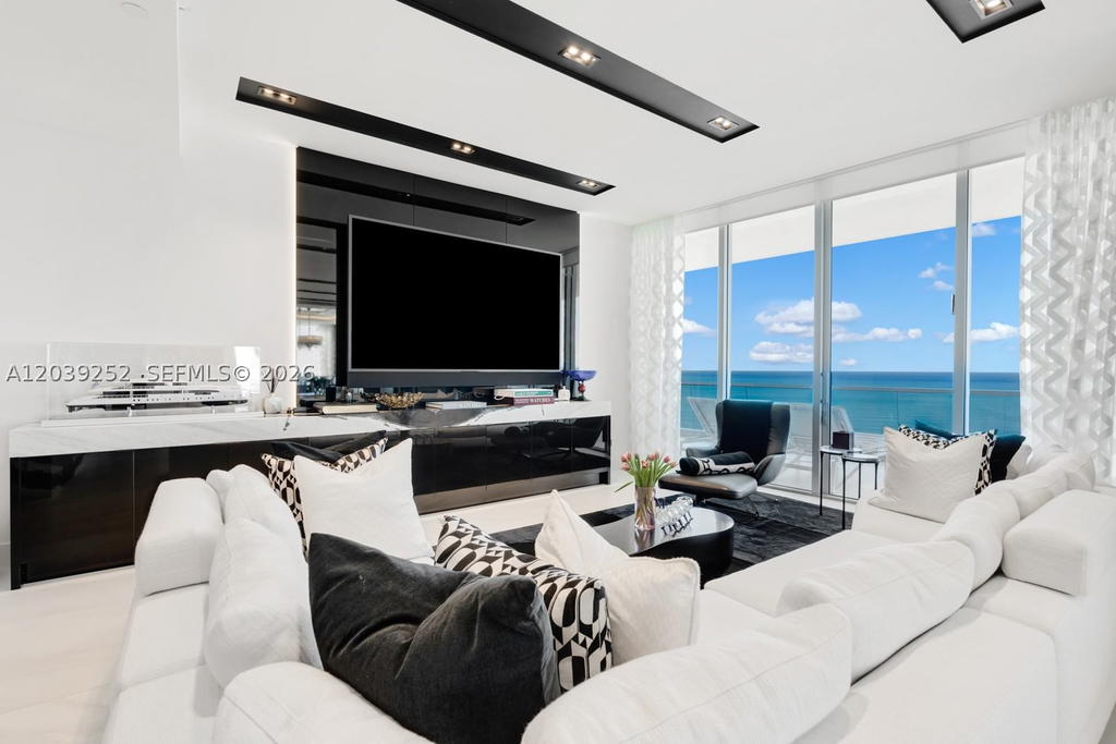 Real estate property located at 18501 Collins Ave #2304, Miami-dade, Turnberry Ocean Club, Sunny Isles Beach, FL