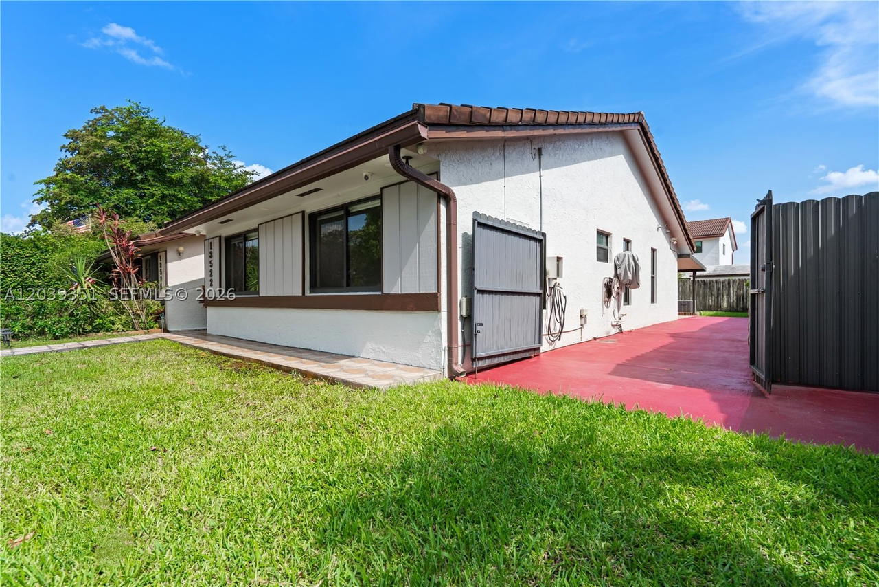 Real estate property located at 13522 62nd St H-W, Miami-dade, Arborgate Kendall Lk E Co, Miami, FL